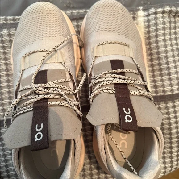 On Running Cream and Pink Sneakers - Picture 2 of 4